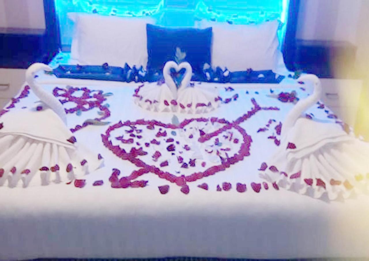 Blue Night Hotel Jiddah Esterno foto